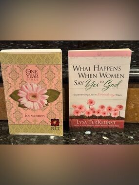 NWT 2 Books-The One Year Bible 4 Women & What Happens When Women Say Yes to God